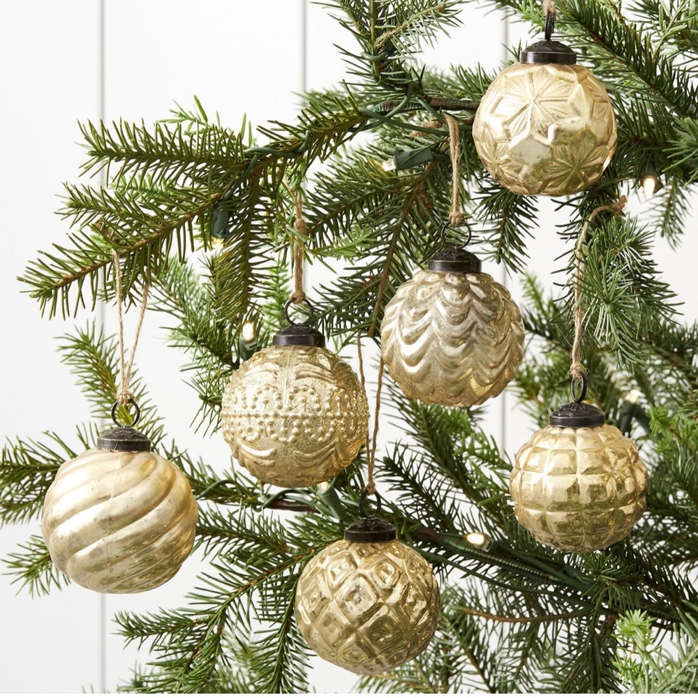 New, Pottery Barn Set of 12 Gold Embossed Mercury Ornaments 🎄